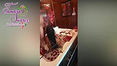 Le ba�an la puchaina a tamara suarez