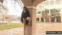 巨乳熟女喝咖啡街头闪乳