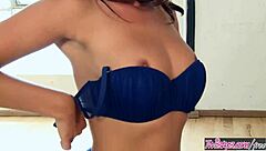 Ava Dalush shows off her stretching routine for you