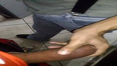 i'm para making jacare cum in this hentai anime