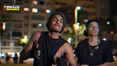 Arrebentando o skatista com pau gigante