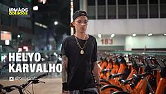 Arrebentando o skatista com pau gigante