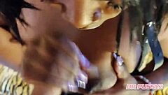 Esposa africana de peitos grandes sente emoções profundas durante doggystyle e cunilingus com fotógrafo.