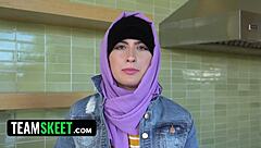 她说，看我自慰，然后我会吞下你的鸡巴。