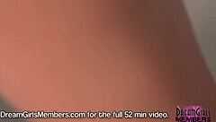 她的大孕奶泌乳 沙发上湿润的阴部