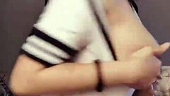 Watch this Asian amateur masturbate intensely, doesn't she look hot?