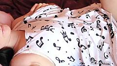 Sexy Aeryn Reaches Climax With Hitachi Vibrator!