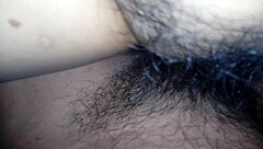 mi esposa abre piernas mostrando vagina peluda