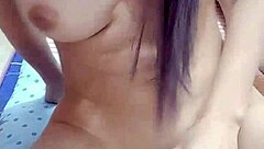 手机直播美女主播和炮友大秀足交口交浴室炮友尿身上再洗澡喜欢的不要错过