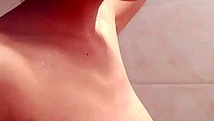 手机直播美女主播和炮友大秀足交口交浴室炮友尿身上再洗澡喜欢的不要错过