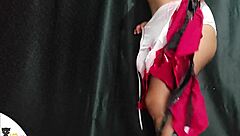 La criada me hace un servicio especial. ¿Quieres verlo?