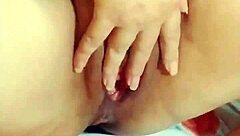 Caiu na net estudante asi�tica novinha mostra buceta pro tarado da internet