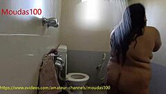 Desi housewife bathes seductively in the bathroom