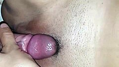 chupando y metiendosela en esa panocha carnuda de mi esposa