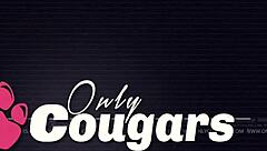 Andrea Kelly fingers her hairy pussy in the bubble bath