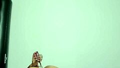 hago mi primer anal con dildo de vidrio en tattoo goth session