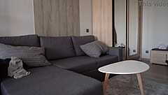 和后妈秘密出轨，老婆在外面看着。热辣的操逼展开！