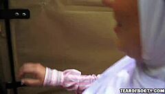 阿拉伯美女在狂野场景中吸鸡巴