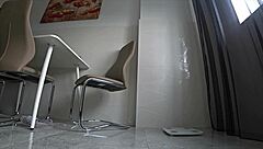 出轨老婆趁老公上班和朋友猛干