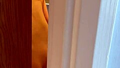 我刚抓到你溜进我屁股？我是你后妈，这酒店床搞混了太疯狂！