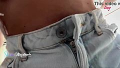 esposa gostosa fazendo compras sem sutiã toda safadinha para o vendedor