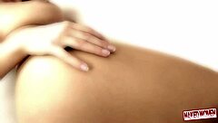 Carol Goldnerova portrays Katy Gold in Lady-Love