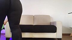 i watch her clean in tight leggings