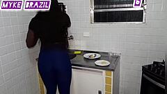 Fernanda Chocolate Chega Da Academia Com Muita Fome E Vai Direto Para A Cozinha Procurar Algo Para Comer E Seu Marido Vai Atrás Na Cozinha Depois Vai Para O Sofá E Rolou Sexo Veja No Sheer