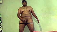 Watch my big Latino dick shake for horny milfs?