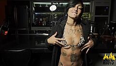 Aquele Strip Gostoso Pra Você Amor Caroleta Roots