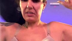 At the gym I felt hot and removed my shirt