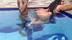 Magrinho Dotado Fudendo A Bbw Gostosa Na Piscina