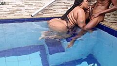 Magrinho Dotado Fudendo A Bbw Gostosa Na Piscina