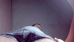 韩国女孩熟练吸吮，爱每口鸡巴