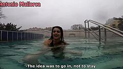 Risky sex with petite Valentina in thermal bath 😏