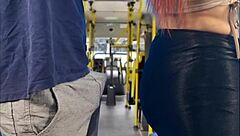 学生在拥挤的公交车上被摸？