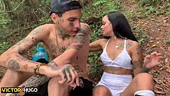 jovem tatuada licks vagina small tits cunilingus estranho mato baseado