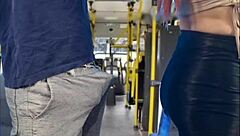 学生在拥挤的公交车上被摸？