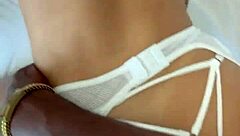 Meu amigo negão fodedor colocou a piroca inteira até o fundo e me fez gemer muito.