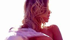 scarlet red teases with orange fruit in solo play