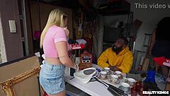 i fucked gagging teen deepthroat with bubble butt in garage