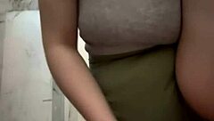 i saw this teen squirting extremely in the gym