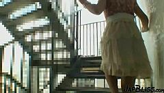 哟，这个日本熟女刚得到一个狂野内射场景！