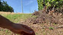 Clitlicker662在森林里疯狂！