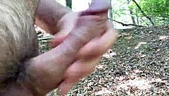 Clitlicker662在森林里疯狂！