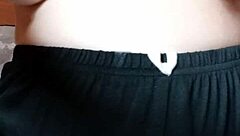 Milf Incinta Si Sputa Il Seno E I Capezzoli