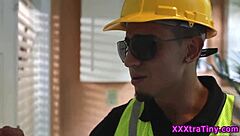 小巧18+少女被大鸡巴后入猛干