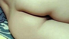 戴面具的中国熟女销售员在黄昏偷偷与老板裸聊视频