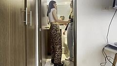 哇，在派对浴室操了我丈夫的朋友！