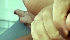 继母陪继子看电影忍不住想挤大鸡巴